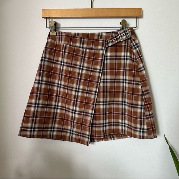 Brandy Melville Emerson Plaid Mini Skirt - Picture 2 of 9